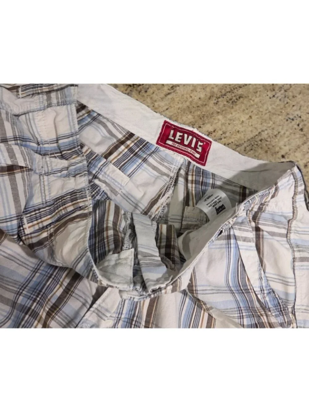Levi Men’s Plaid Cargo shorts 36 x 10 Brown Blue Skater